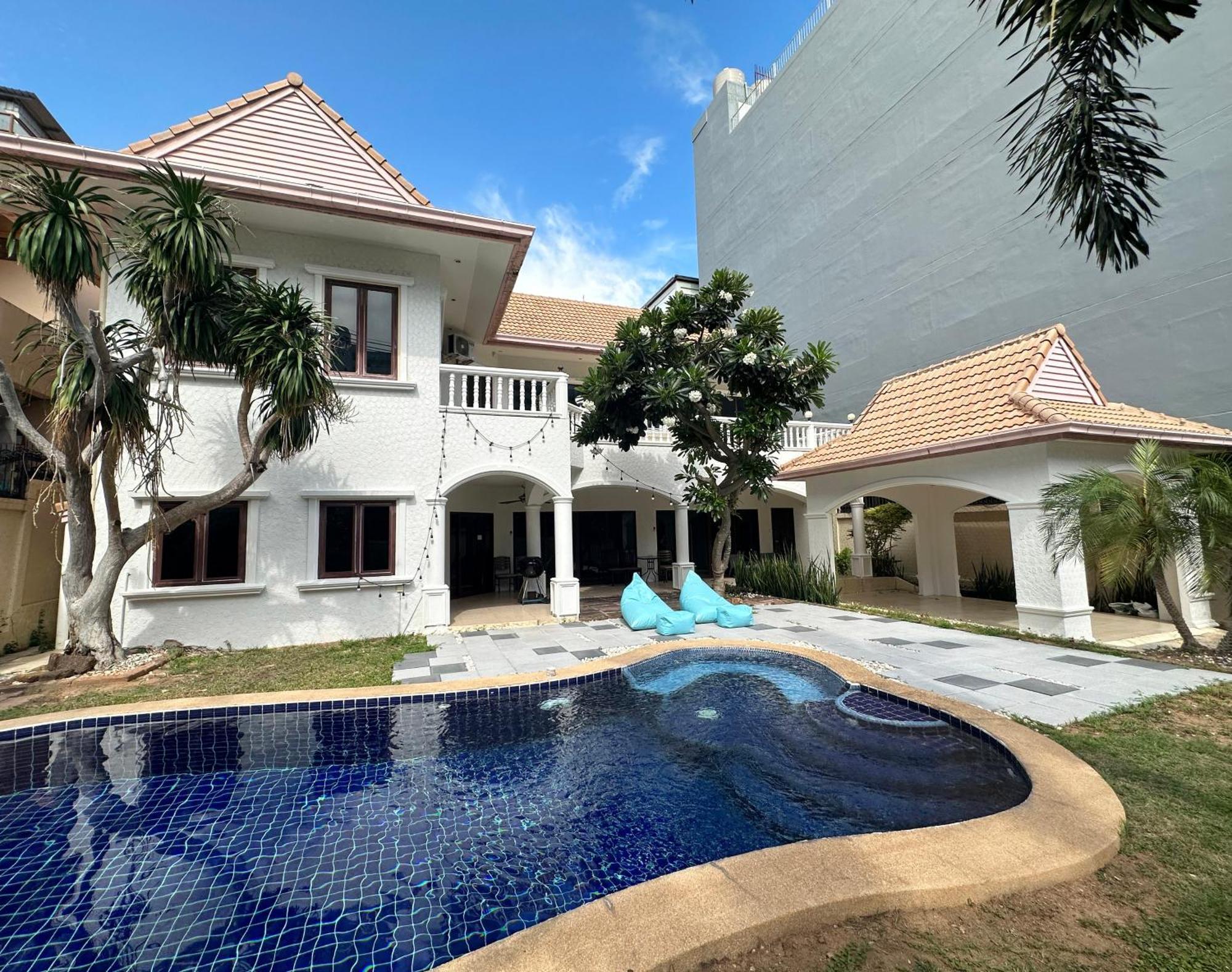 Blooming Hill Boutique Suites Pattaya Luaran gambar